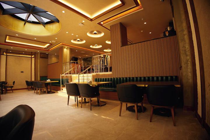 Dining 68 of 72