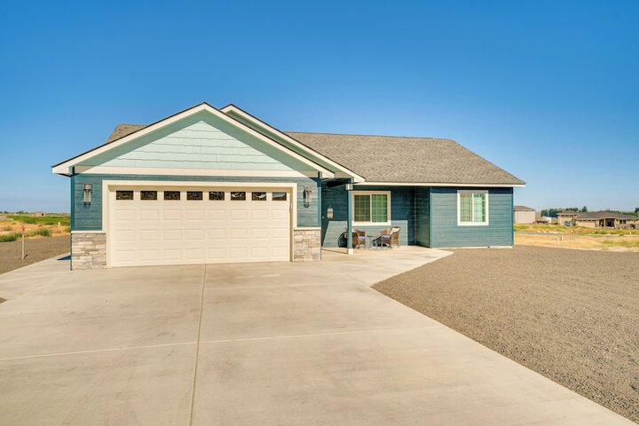 Charming Home Half-mi to Potholes State Park
