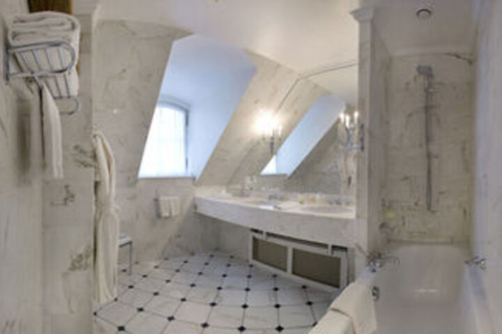 Room 2 of 19