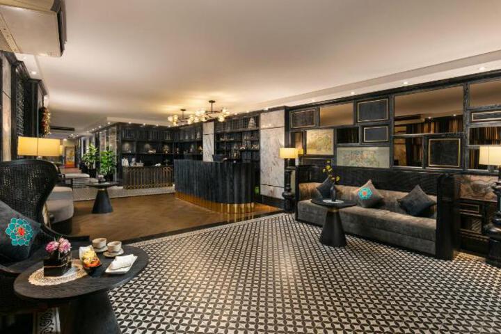 Lounge 31 of 55