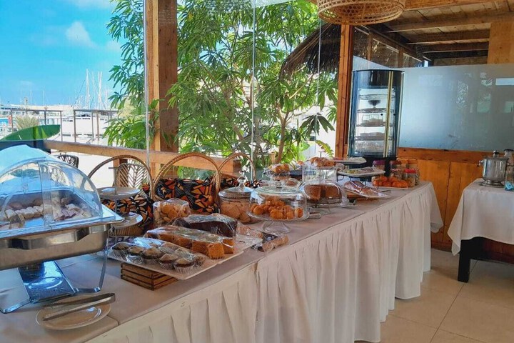 Dining 54 of 64