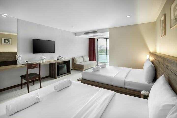 Room 16 of 38