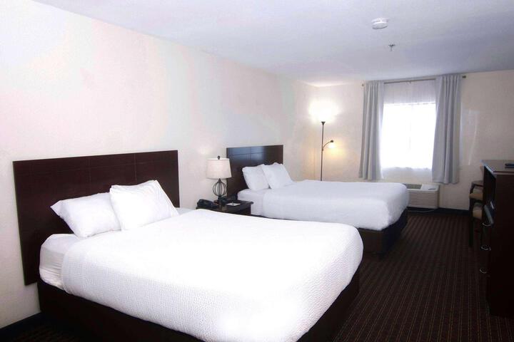1 Queen Bed Mobility Accessible Bathtub with Grab Bars (2 of 11)