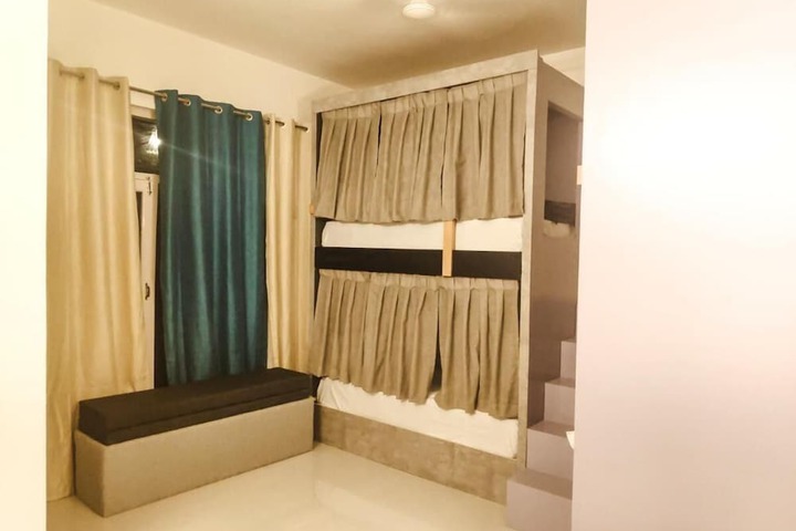 Room 16 of 34