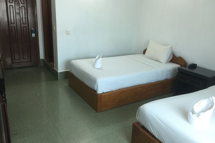 Room 26 of 106