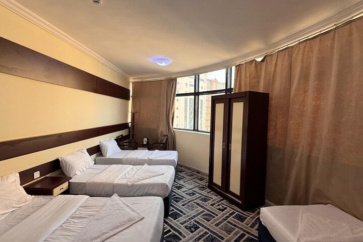 Room 6 of 12