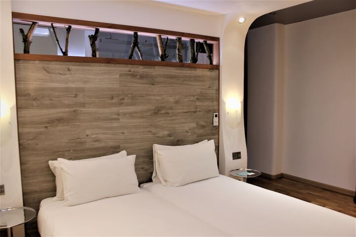 Room 3 of 52