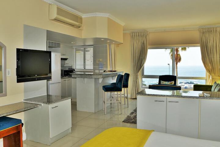Room 45 of 370