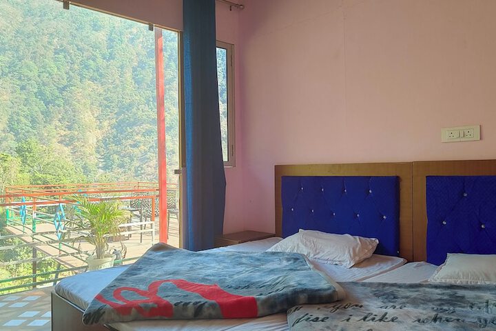 Room 3 of 20