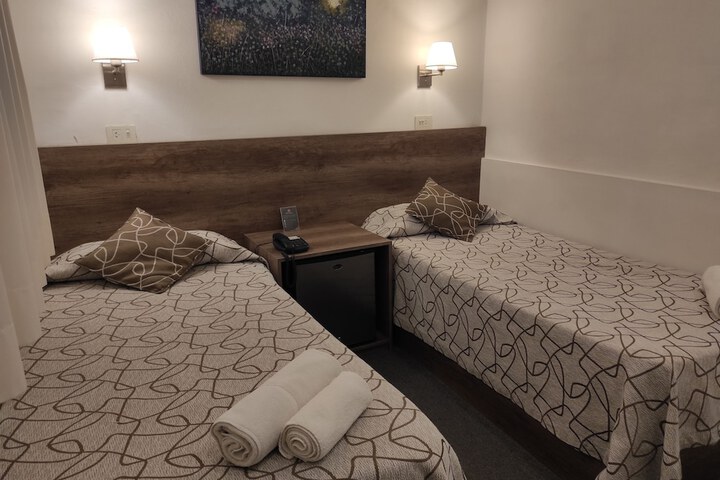 Room 7 of 25
