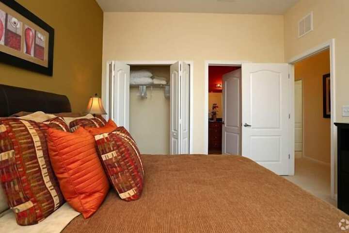 Room 7 of 32