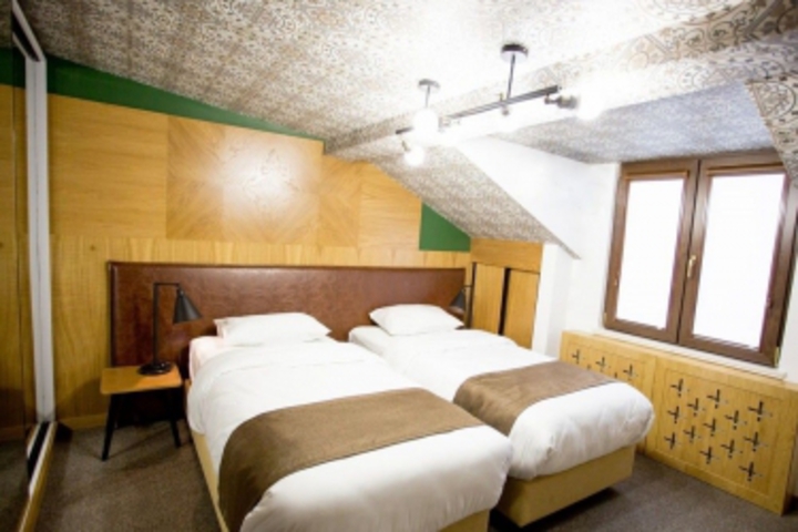 CROWNS HOTEL