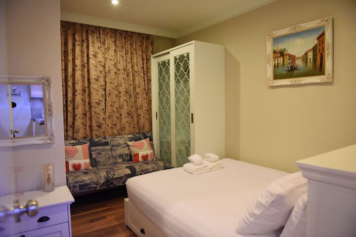 Room 13 of 294