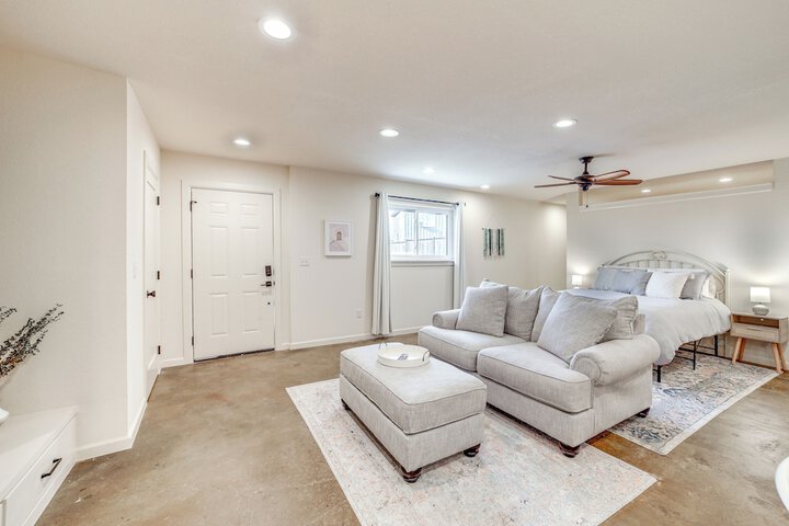 Central & Modern Studio w / Workspace in Owasso!