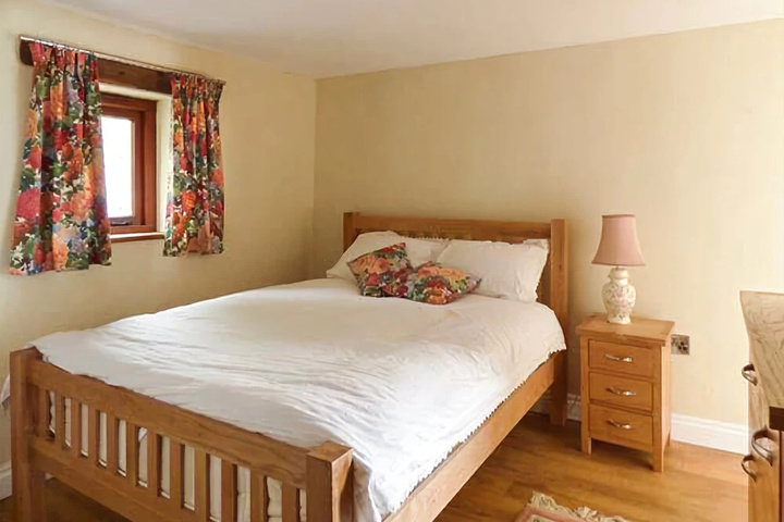 Room 2 of 8