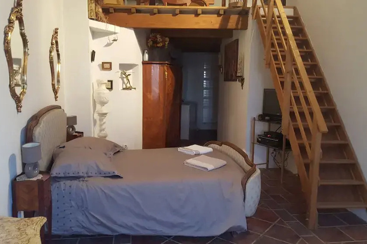 Room 2 of 12