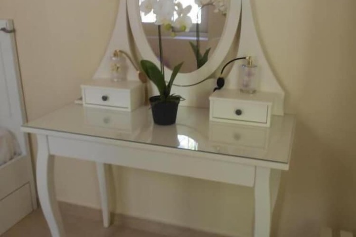 Room 9 of 26