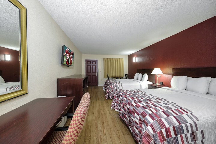 Deluxe 2 Double Beds (1 of 8)