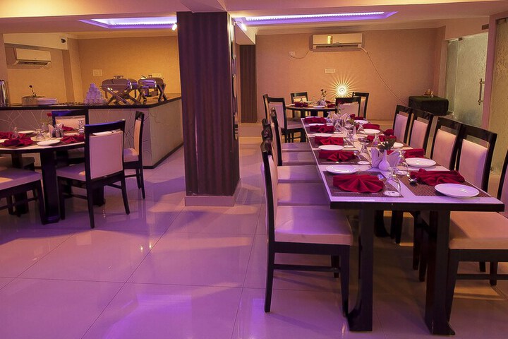Dining 18 of 18