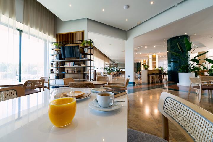 Breakfast/Coffee Service 90 of 124