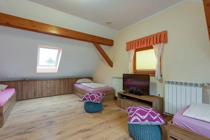 Room 4 of 15