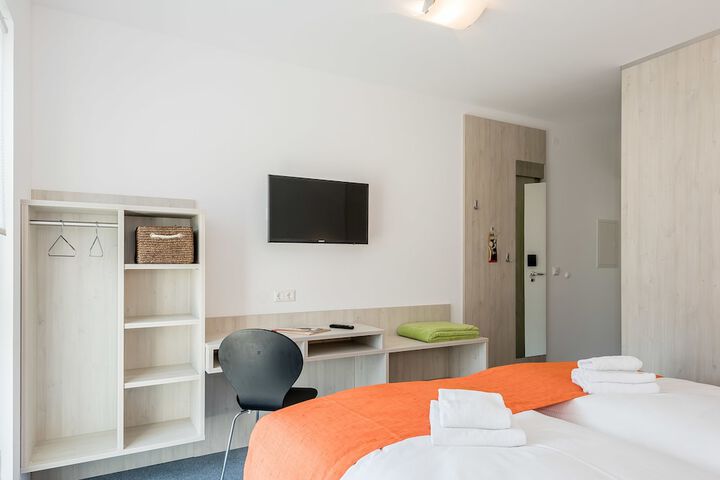 Room 10 of 29
