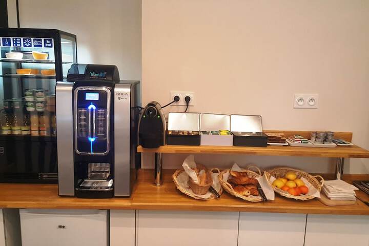 Breakfast/Coffee Service 37 of 51
