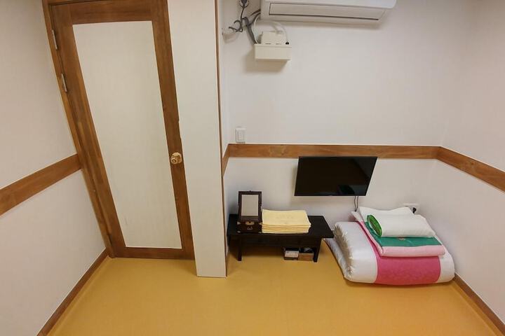 Room 15 of 35