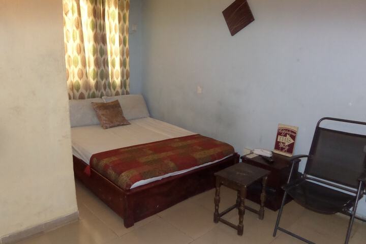 Room 4 of 8