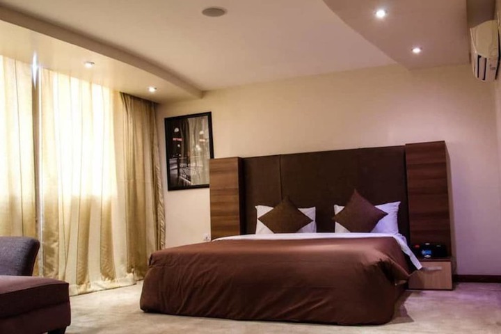 Room 6 of 22