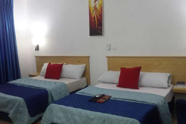 Room 3 of 89