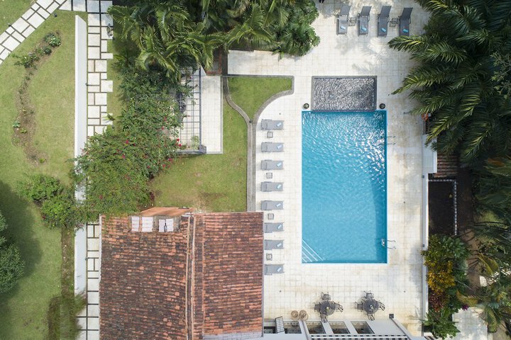Pool 33 of 52