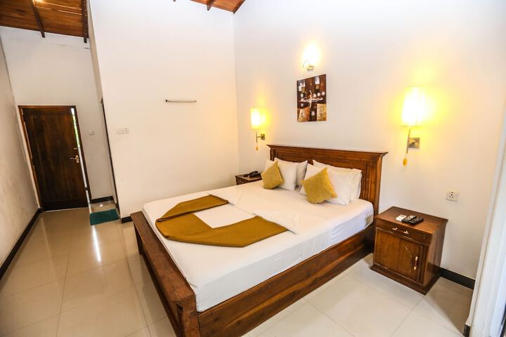 Room 9 of 32
