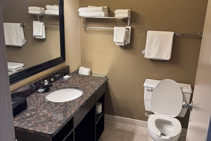 Room 6 of 11