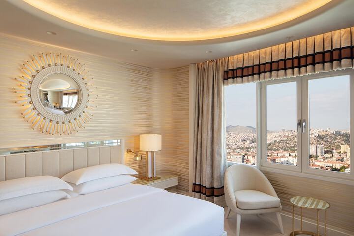 Room 28 of 140