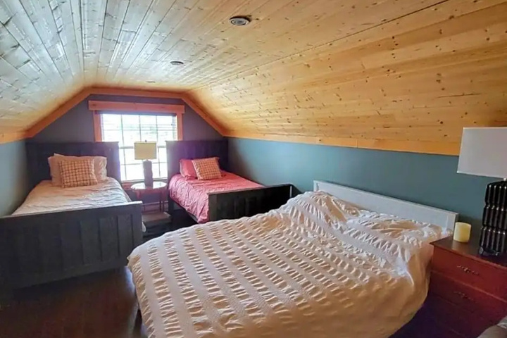 Room 3 of 3