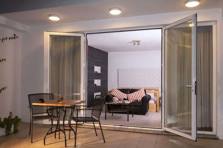 Room 15 of 118