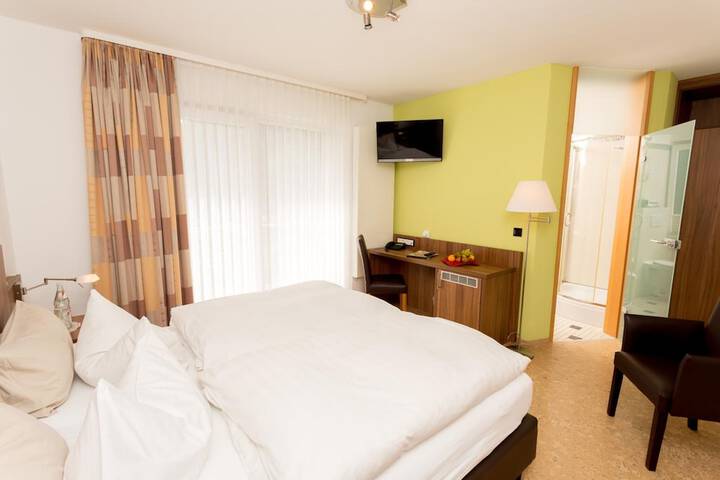 Room 6 of 45