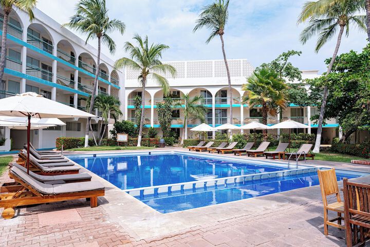 Hotel Pool