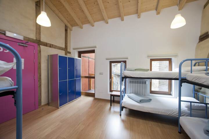 Room 3 of 16
