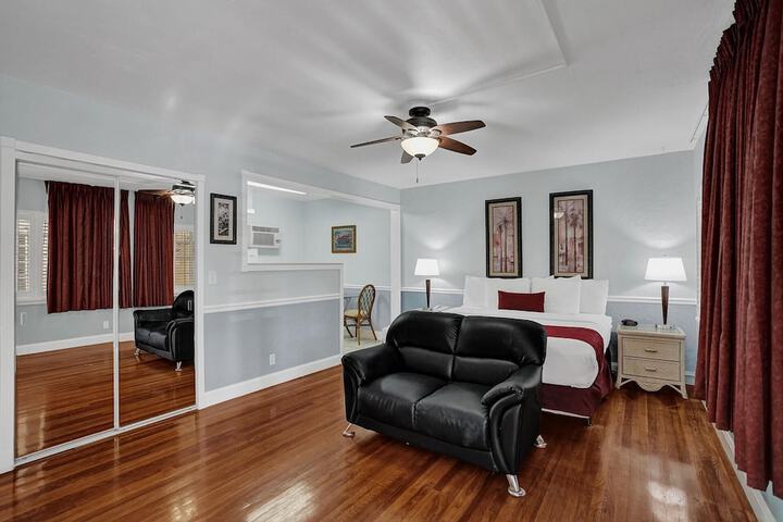 Room 45 of 183