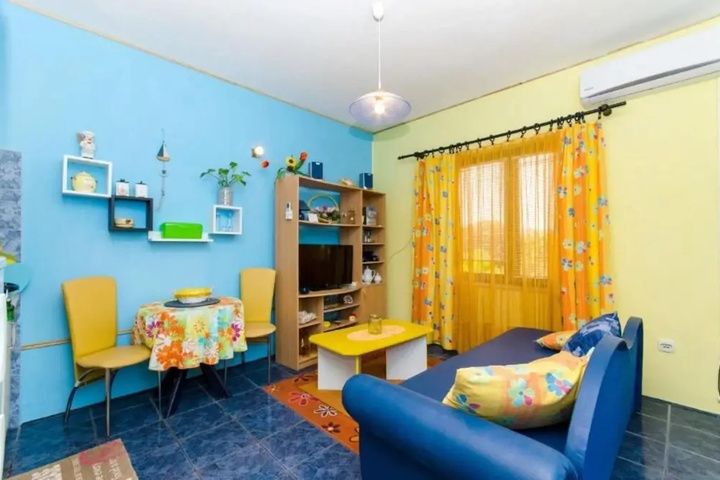 Room 2 of 11
