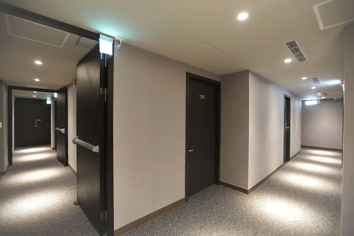 Ballroom/Hall 78 of 79