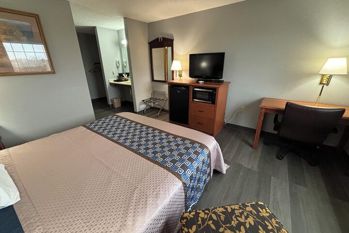 Room 10 of 28