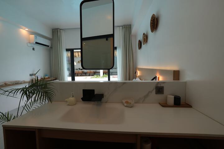 Room 16 of 27