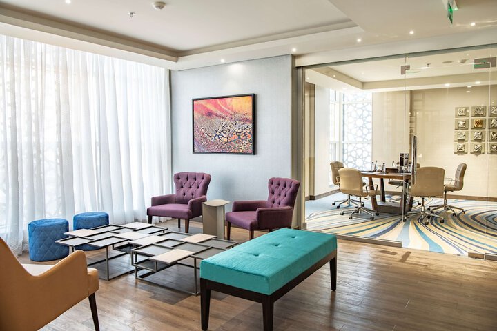 Lounge 130 of 157