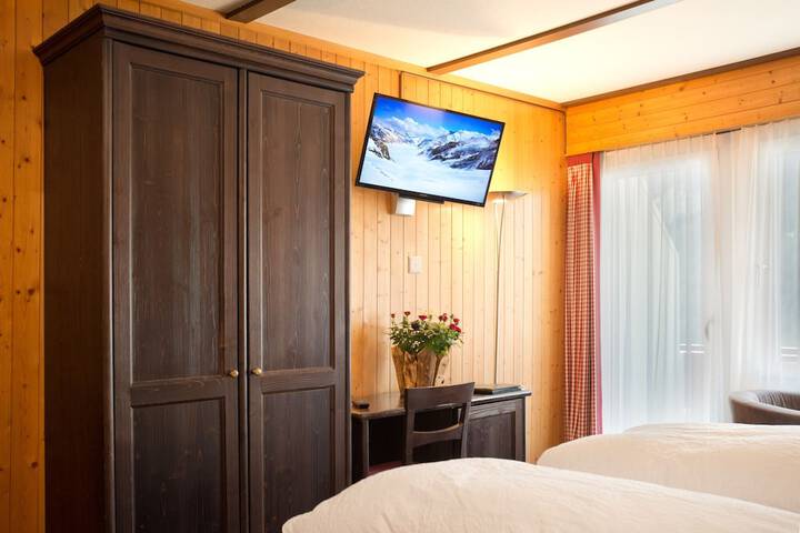 Room 42 of 107