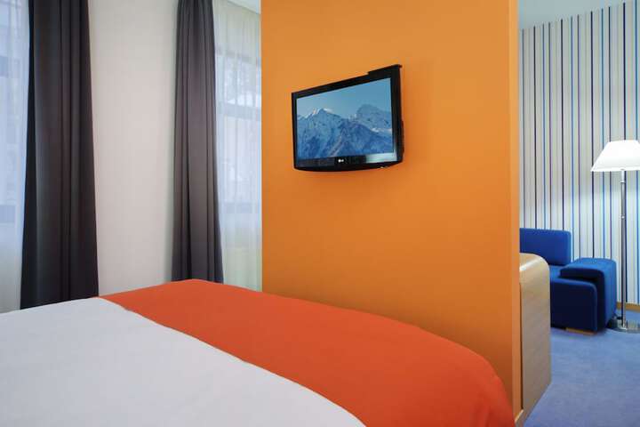 Room 7 of 61