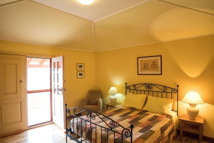 Room 9 of 32