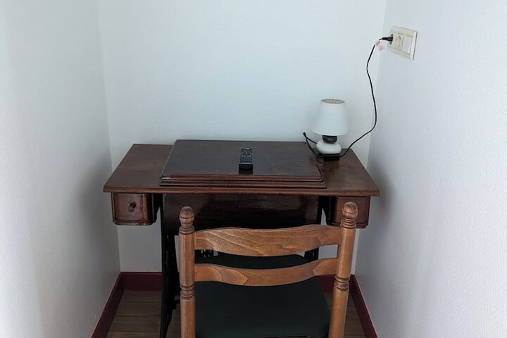 Room 8 of 48